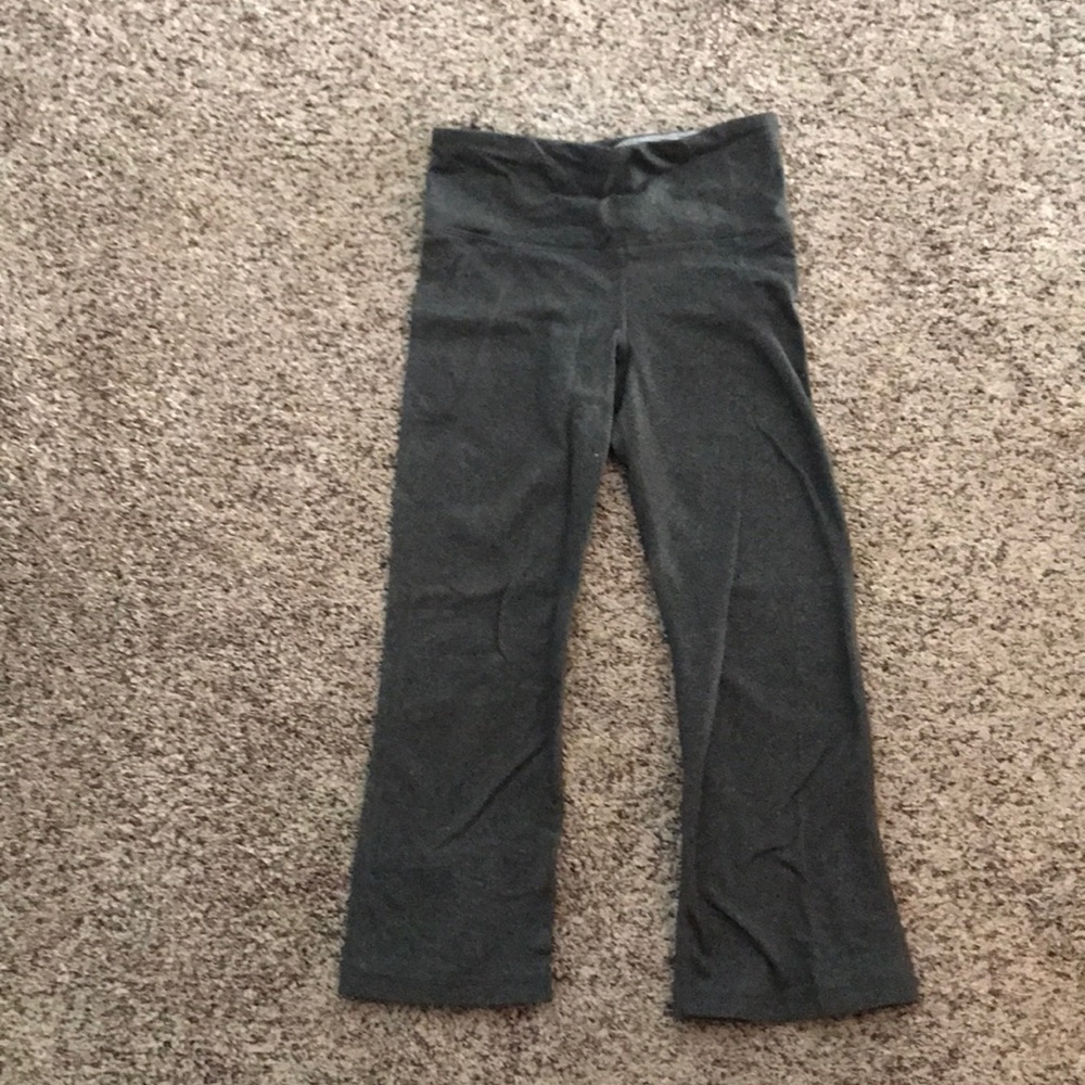 Cropped dark grey flared leggings